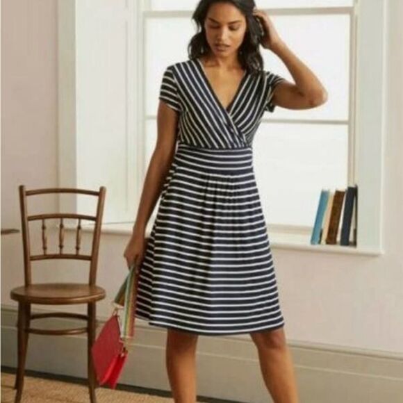 Boden Dresses & Skirts - Boden Lola Jersey Dress Black White Stripes Size 2 EUC